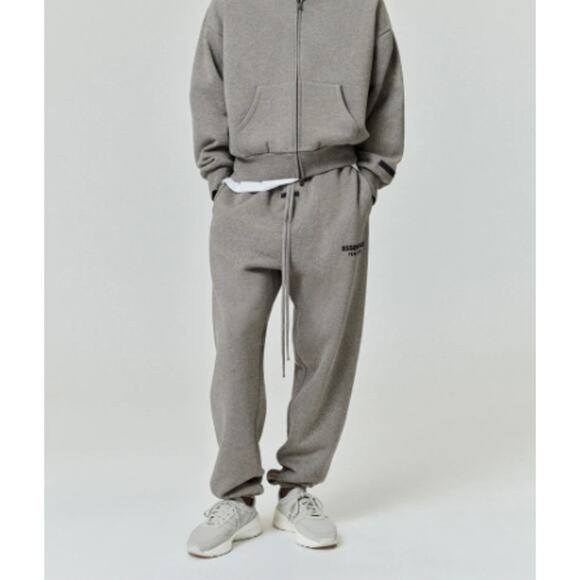 Essentials Fear of God classic sweatpants, dark oatmeal, size L, new with tags - Picture 2 of 4